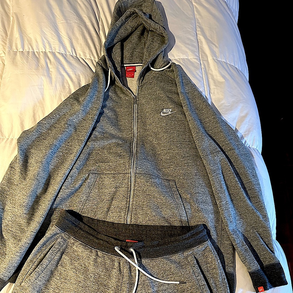 Men’s Nike Tracksuit Size XXXL used sparingly possibly 6 times!